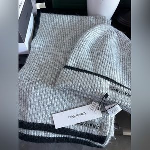 Calvin Klein 2 Piece Beanie & Scarf Set. Warm & Comfy unworn Piece.